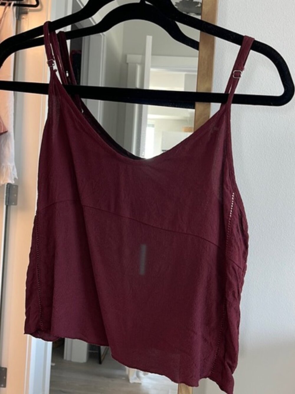 New ARITZIA WILFRED Sunday Best Women's Red Spaghetti Strap Crop Camisole
